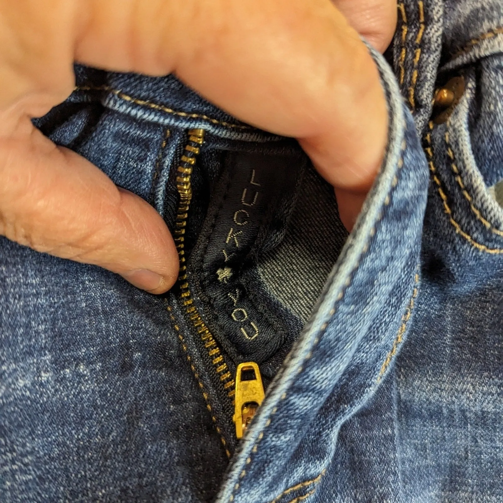 Lucky Brand Charlie Skinny Jeans 10/30