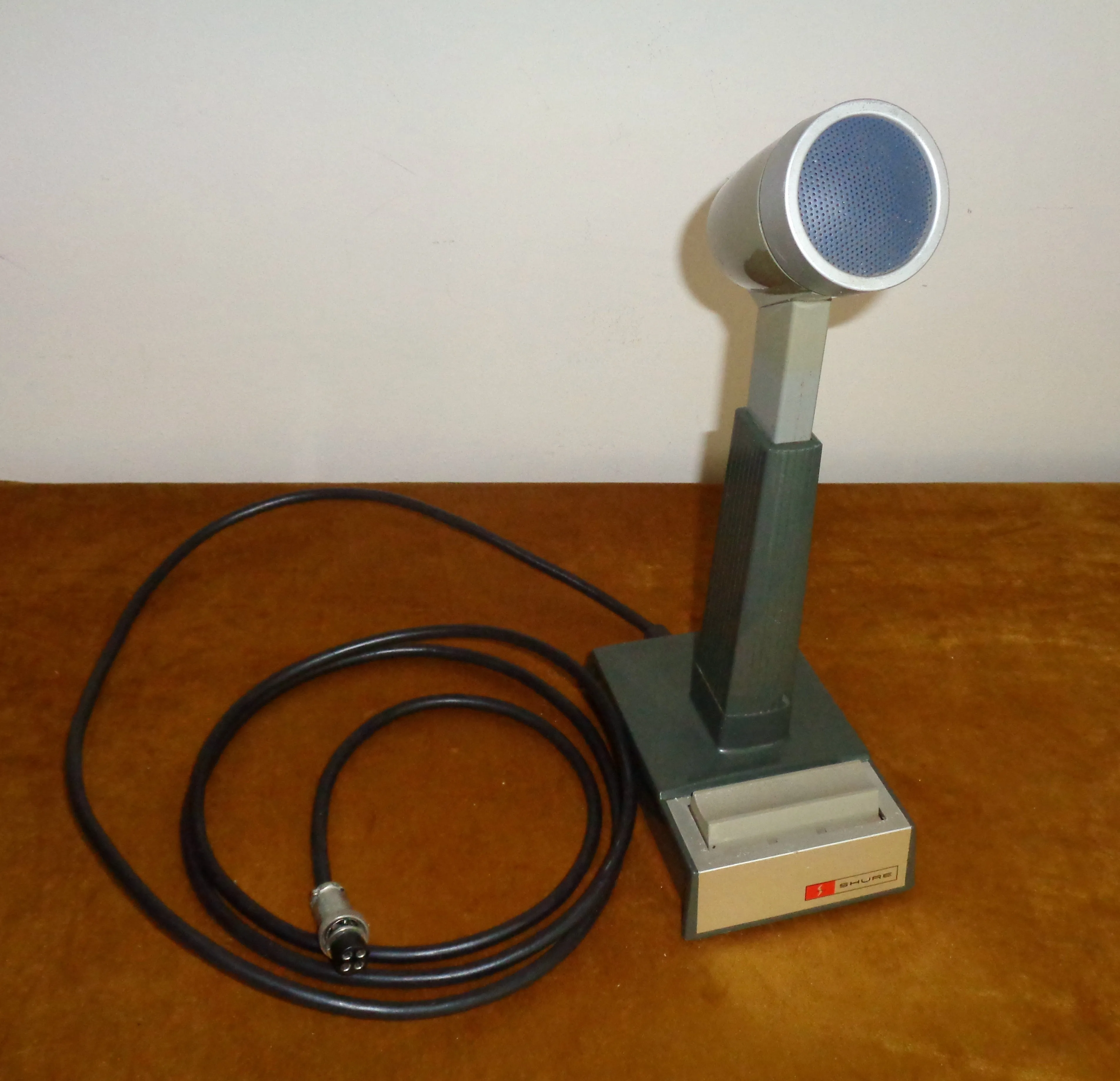 Shure Controlled Magnetic Microphone Model 444