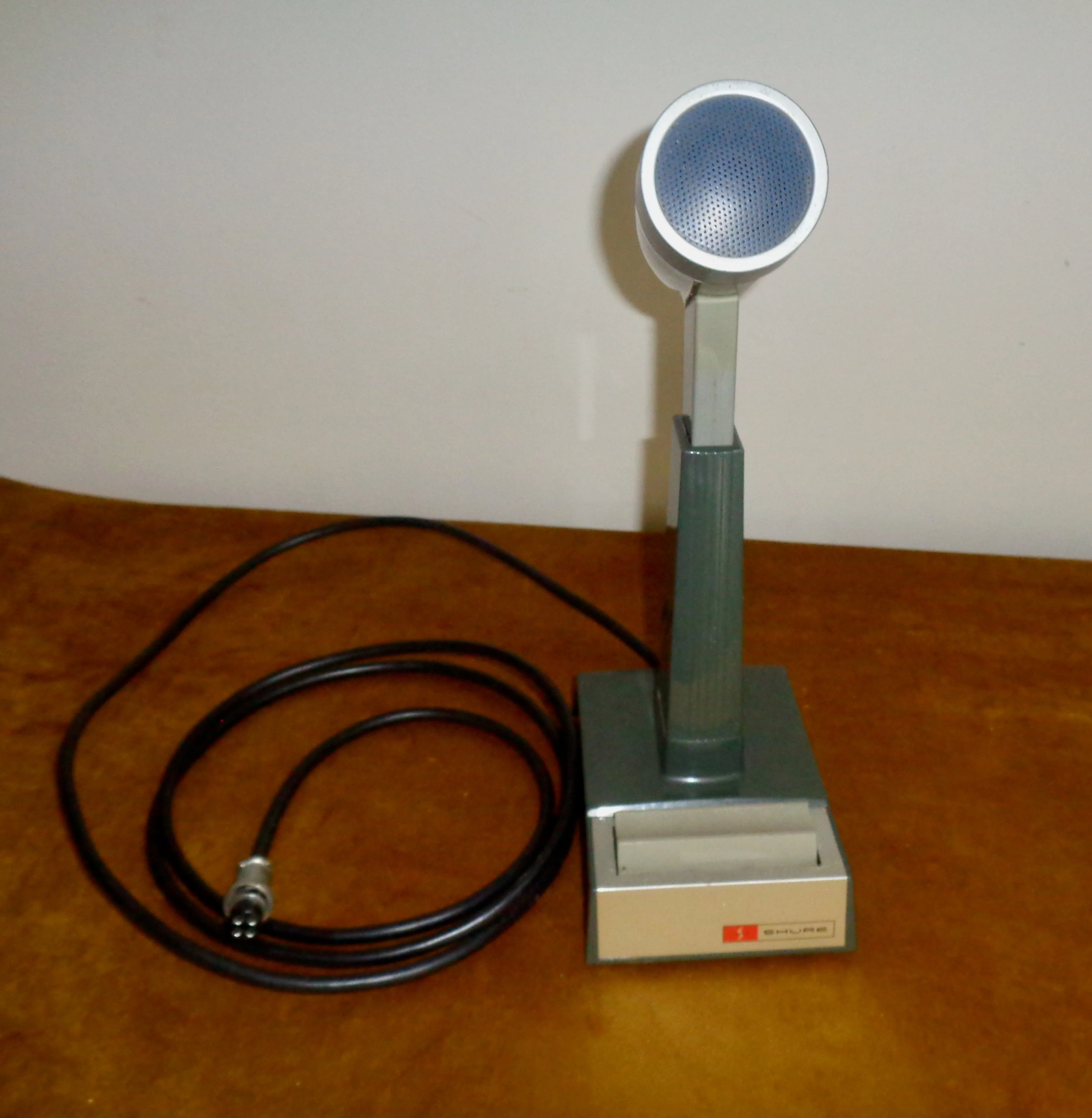 Shure Controlled Magnetic Microphone Model 444